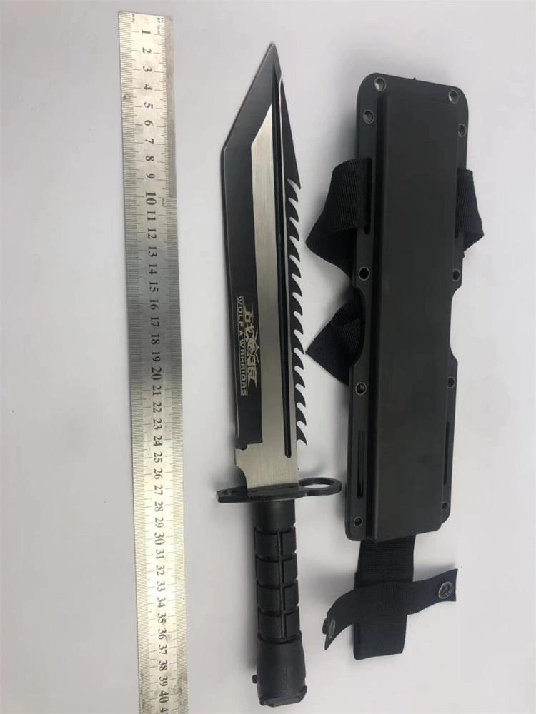 multi functional serrated hunting knife  95082